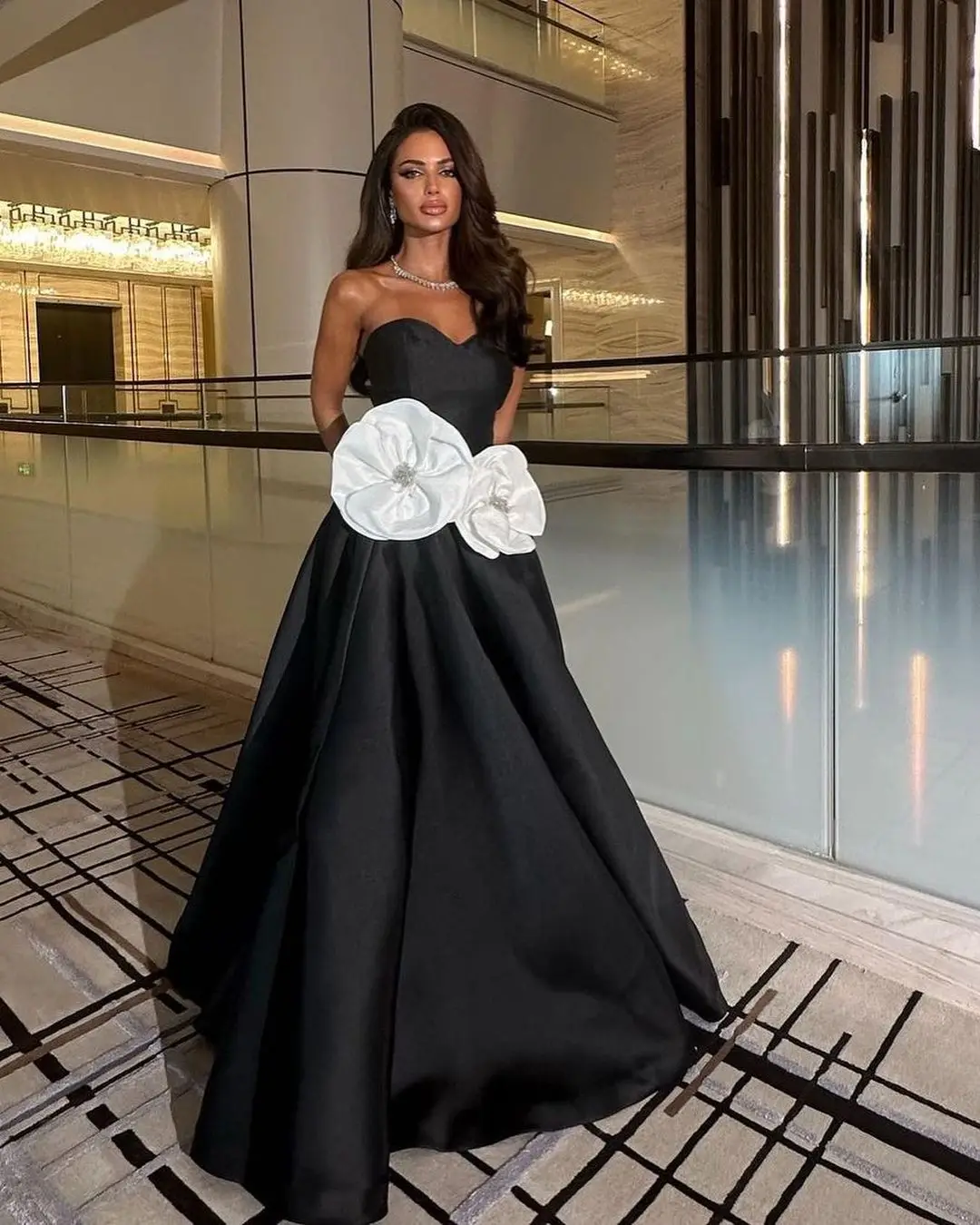 Customized Black Satin Prom Dresses Sweetheart Flowers Sleeveless Floor Length Evening Dresses Party Dresses
Customized Black Satin Prom Dresses Sweetheart Flowers Sleeveless Floor Length Evening Dresses Party Dresses