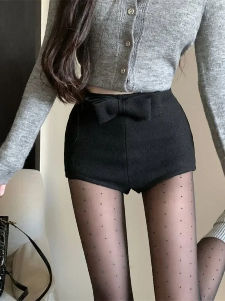 AzaleeKa Bow Tie Woolen Shorts Women 2025 Spring High Waist Slim Short Pants Sexy Sweet Fashion All Match Party Streetwear
AzaleeKa Bow Tie Woolen Shorts Women 2025 Spring High Waist Slim Short Pants Sexy Sweet Fashion All Match Party Streetwear