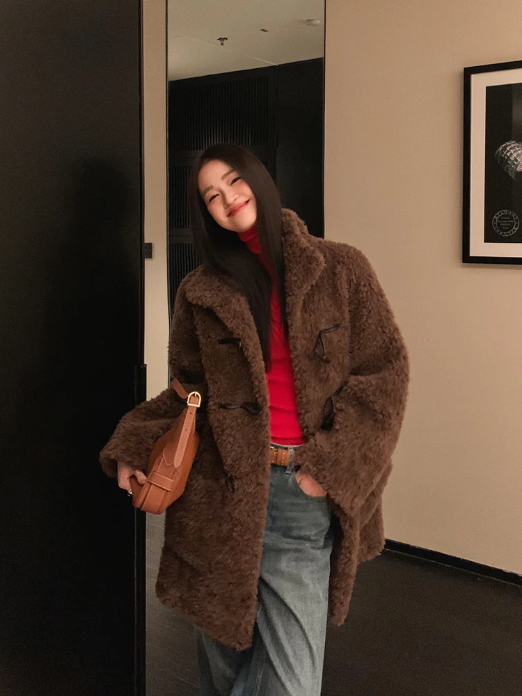 Повседневное свободное пальто из овечьей шерсти для женщин, средней длины, с воротником-стойкой, утепленное, с длинными рукавами, зимняя верхняя одежда
Повседневное свободное пальто из овечьей шерсти для женщин, средней длины, с воротником-стойкой, утепленное, с длинными рукавами, зимняя верхняя одежда