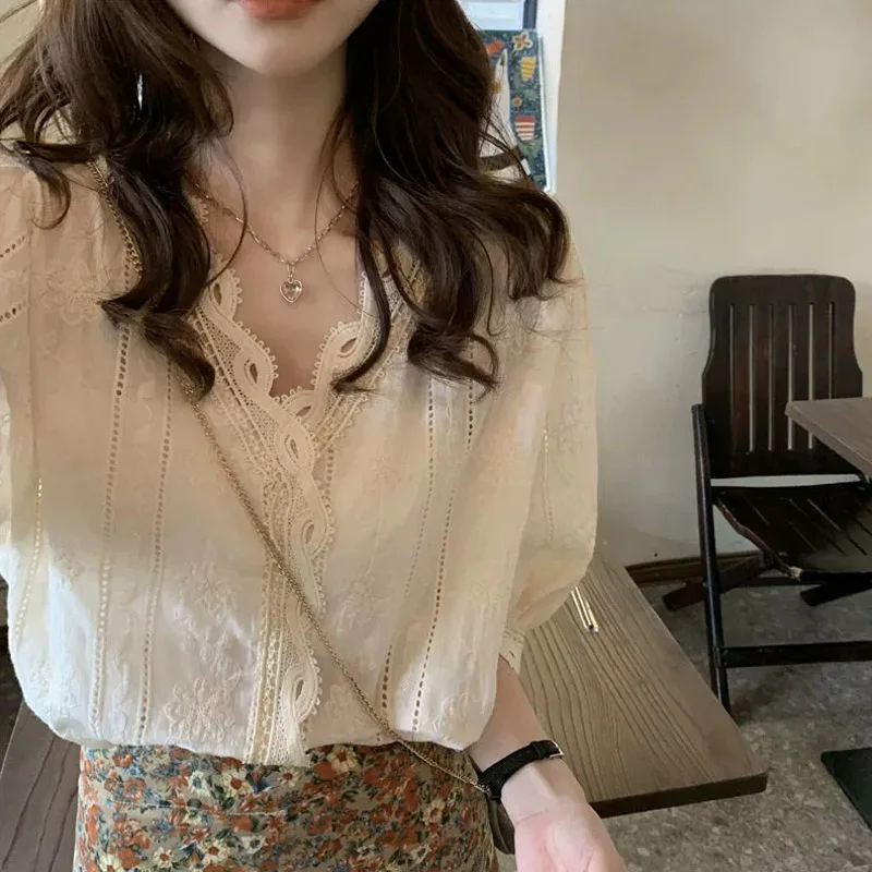 French Retro Sweet Style Apricot Lace Unique Blouse High-end Puff Sleeve V-neck Top for Women
French Retro Sweet Style Apricot Lace Unique Blouse High-end Puff Sleeve V-neck Top for Women