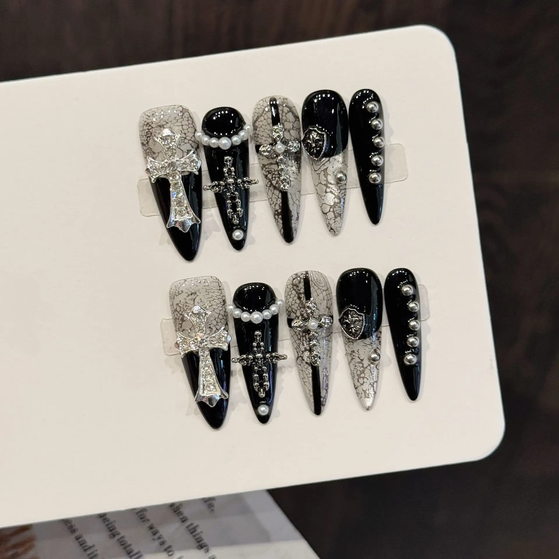 10 шт. роскошный пресс ручной работы на ногтях, длинный тонкий наконечник типа «паук», дизайн с 3 шт. инструментами, клейкие вкладки для ногтей
10 шт. роскошный пресс ручной работы на ногтях, длинный тонкий наконечник типа «паук», дизайн с 3 шт. инструментами, клейкие вкладки для ногтей