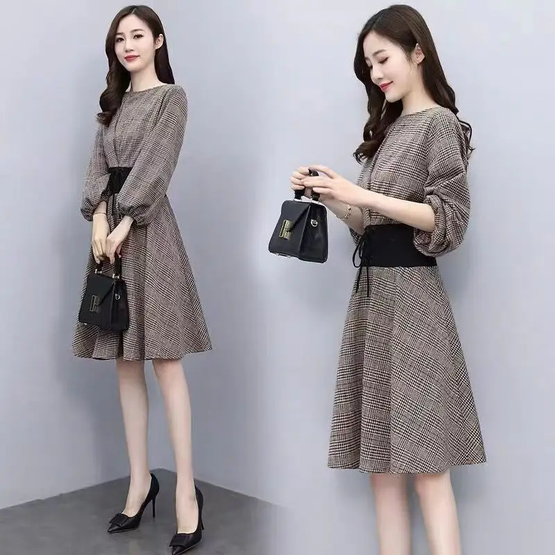 Elegant O-Neck Plaid Spliced Bandage Folds Midi Dress Women Clothing 2023 Autumn Winter Korean Lantern Sleeve Ladies Dresses
Elegant O-Neck Plaid Spliced Bandage Folds Midi Dress Women Clothing 2023 Autumn Winter Korean Lantern Sleeve Ladies Dresses