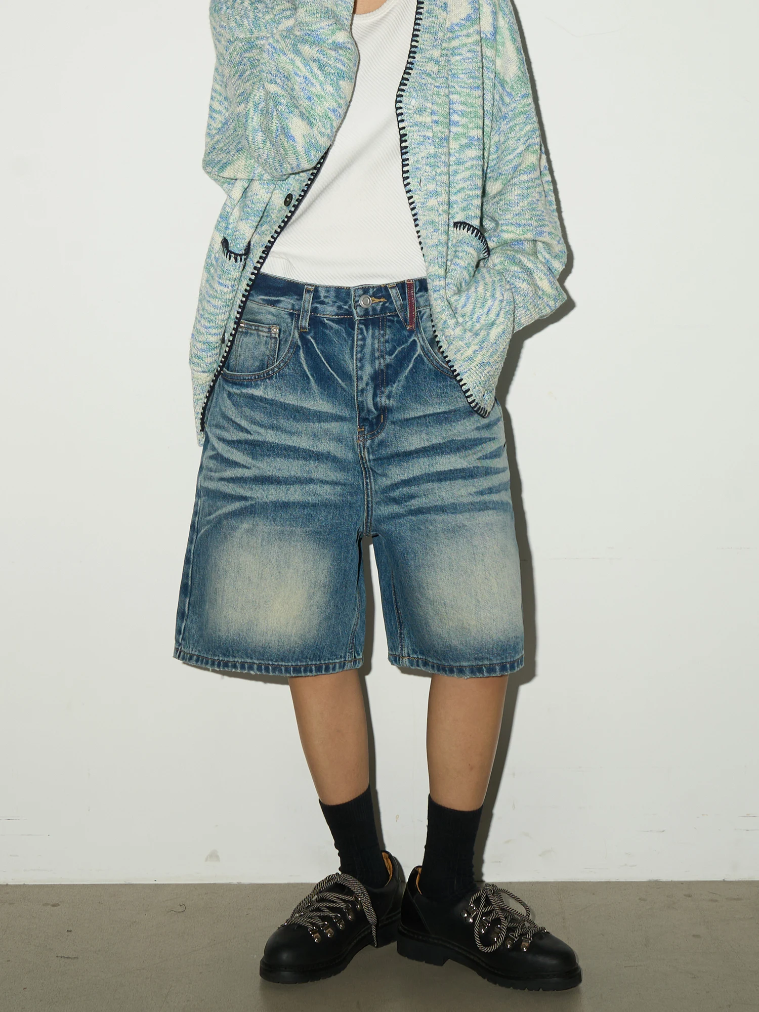 MICHINNYON Layered Weathered Crt Denim orts Women's Spring Summer Five-Quarter Pants l Waist Cotton Zipper Fly
MICHINNYON Layered Weathered Crt Denim orts Women's Spring Summer Five-Quarter Pants l Waist Cotton Zipper Fly