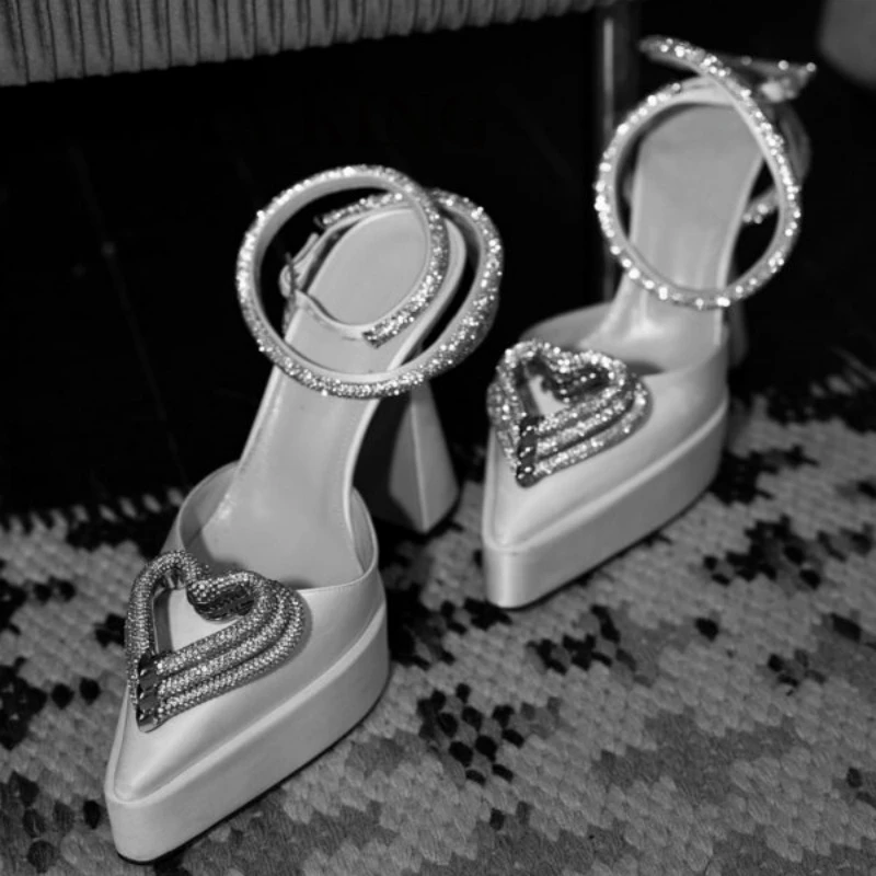Women High Heeled Sandals Satin Pointed Toe Rhinestone Platform Sandals with Chunky Heels Bridal Wedding Party Dress Shoes 35-43
Women High Heeled Sandals Satin Pointed Toe Rhinestone Platform Sandals with Chunky Heels Bridal Wedding Party Dress Shoes 35-43