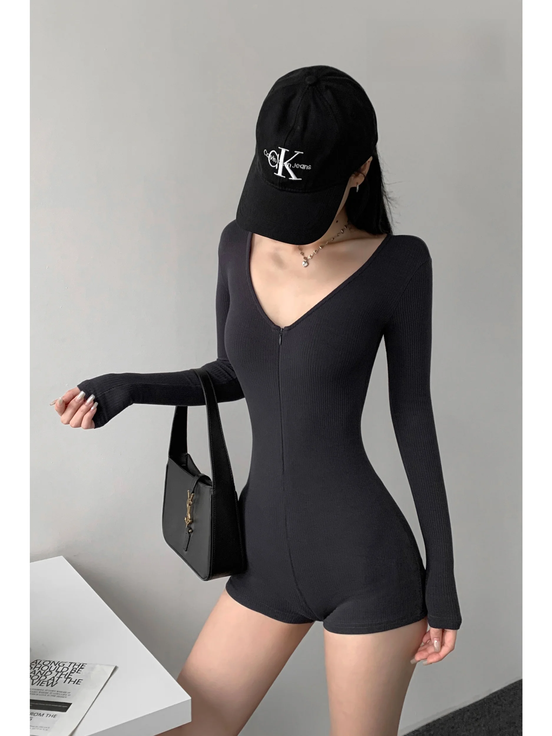 Sexy Spicy Girl Tight Long Sve Onesie orts Women Slim Fit V Ne Zipper Base Onesie Street Sle Spring 2025 mid Waist
Sexy Spicy Girl Tight Long Sve Onesie orts Women Slim Fit V Ne Zipper Base Onesie Street Sle Spring 2025 mid Waist