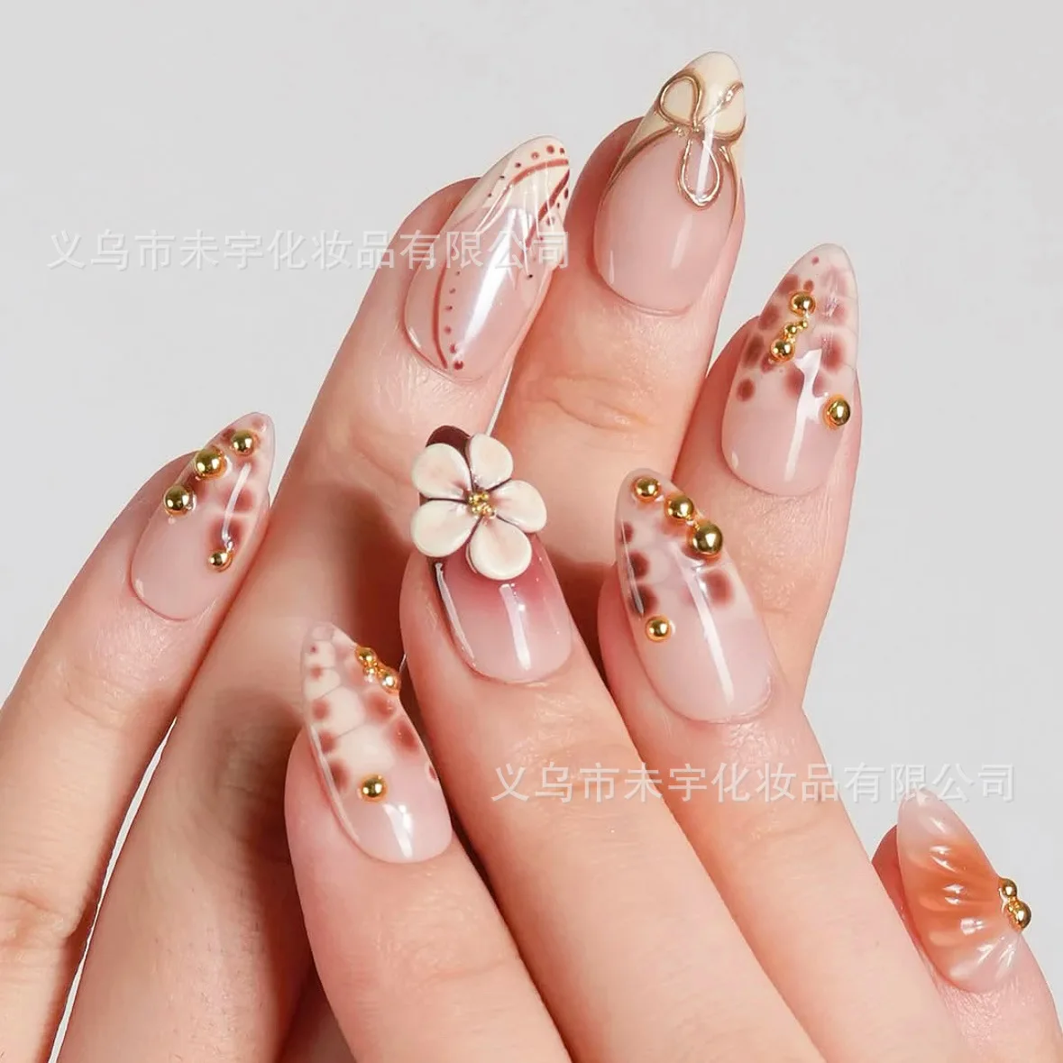 Almond Amber Flower Nail Art Patch for Autumn Winter French Style with Armor Effect
Almond Amber Flower Nail Art Patch for Autumn Winter French Style with Armor Effect