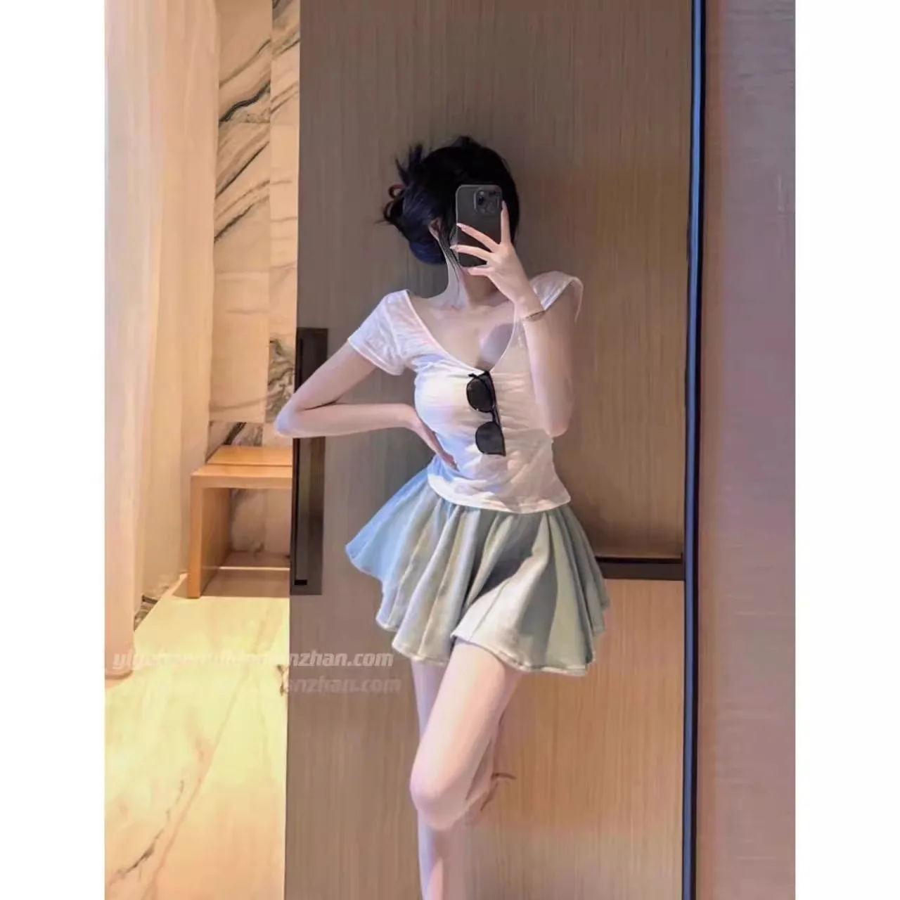 2024 new Korean version of women's solid color slim-fit shoulder short round neck top bamboo cotton short-sleeved T-shirt
2024 new Korean version of women's solid color slim-fit shoulder short round neck top bamboo cotton short-sleeved T-shirt