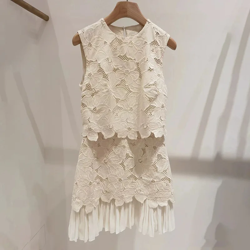 French Niche Summer Socialite Fake Two-piece Water-soluble Lace Halter Ruffle Edge Crew Neck Dress Temperament Comfort Fashion
French Niche Summer Socialite Fake Two-piece Water-soluble Lace Halter Ruffle Edge Crew Neck Dress Temperament Comfort Fashion