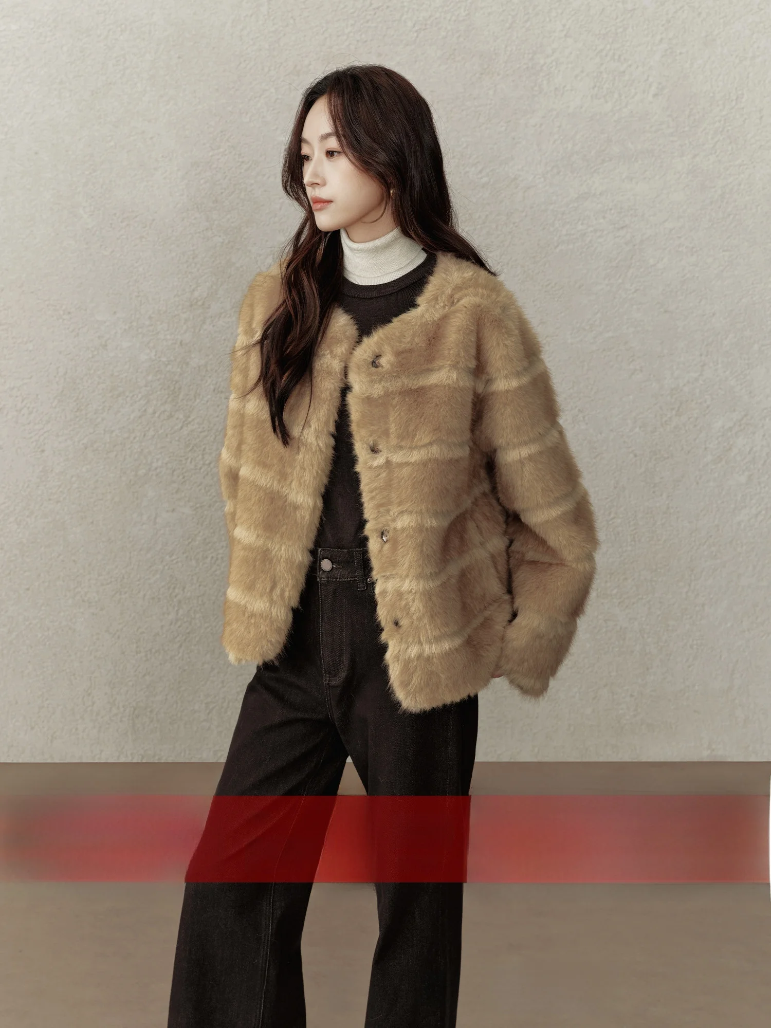 Rising Shortie Women's Thickened round Neck Faux Fur Jacket Integrated Leather And Fur Winter Warm Outerwear Simple Style
Rising Shortie Women's Thickened round Neck Faux Fur Jacket Integrated Leather And Fur Winter Warm Outerwear Simple Style
