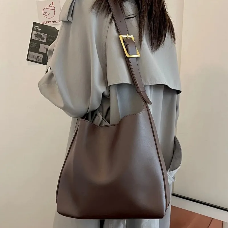 Simple Casual Fashionable Versatile Bucket Large Capacity Soft Collapse Shoulder Crossbody Bag
Simple Casual Fashionable Versatile Bucket Large Capacity Soft Collapse Shoulder Crossbody Bag