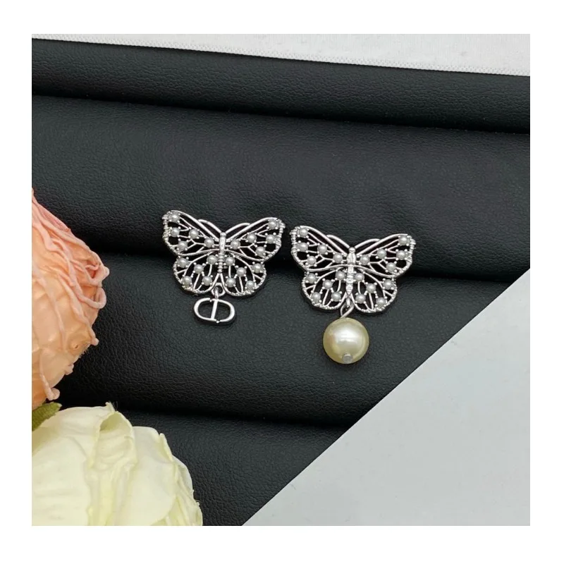 Early Spring New Pearl Stud Earrings Silver Needle Women's Classic Versatile Full Diamond Butterfly Earrings
Early Spring New Pearl Stud Earrings Silver Needle Women's Classic Versatile Full Diamond Butterfly Earrings