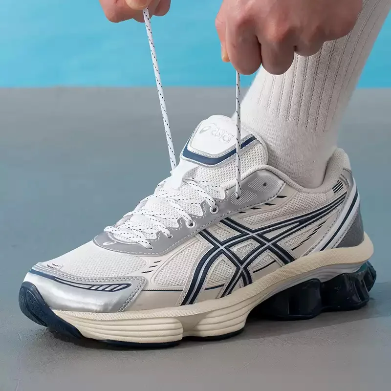 Asics GEL-QUANTUM 180 Retro White Silver Navy Mesh Cushion Casual Dad Sneakers Men Women 1203A591-104
Asics GEL-QUANTUM 180 Retro White Silver Navy Mesh Cushion Casual Dad Sneakers Men Women 1203A591-104
