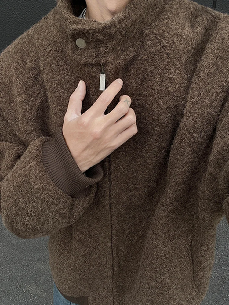 Мужское шерстяное пальто в американском ретро-стиле с воротником-стойкой, свободного кроя, с вставками на плечах, длинными рукавами, на молнии, однотонное.
Мужское шерстяное пальто в американском ретро-стиле с воротником-стойкой, свободного кроя, с вставками на плечах, длинными рукавами, на молнии, однотонное.