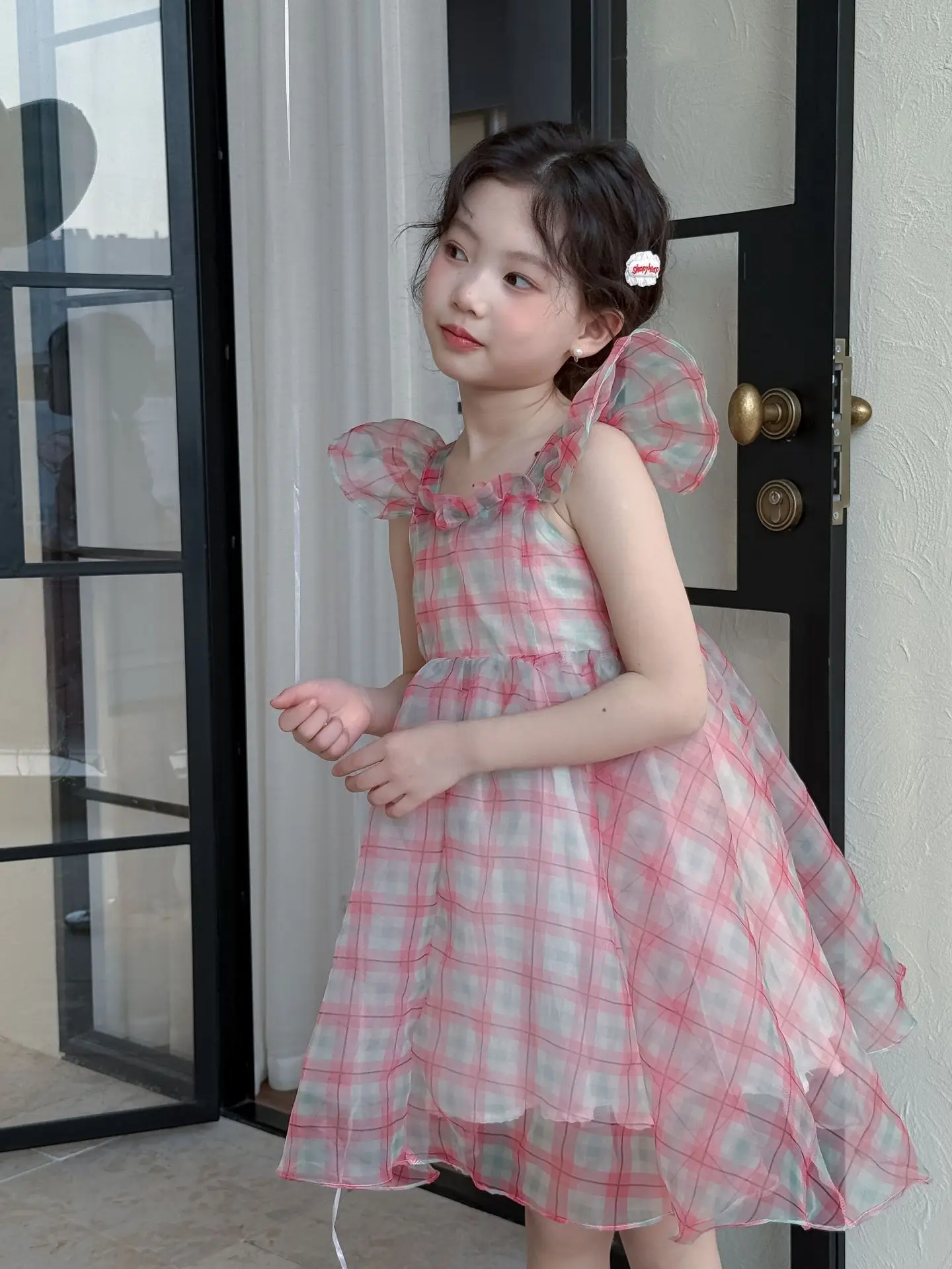 Girls' dress summer 2025 new style girls' colorful checkered flying sleeve gauze skirt girls' western-style princess skirt
Girls' dress summer 2025 new style girls' colorful checkered flying sleeve gauze skirt girls' western-style princess skirt