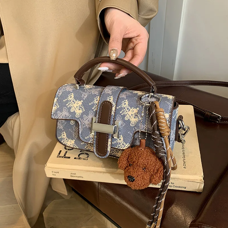 High-quality Fashionable Women's Bags. New Small Square Bags with A Sense of Luxury. Stylish Cross-body Bags.
High-quality Fashionable Women's Bags. New Small Square Bags with A Sense of Luxury. Stylish Cross-body Bags.