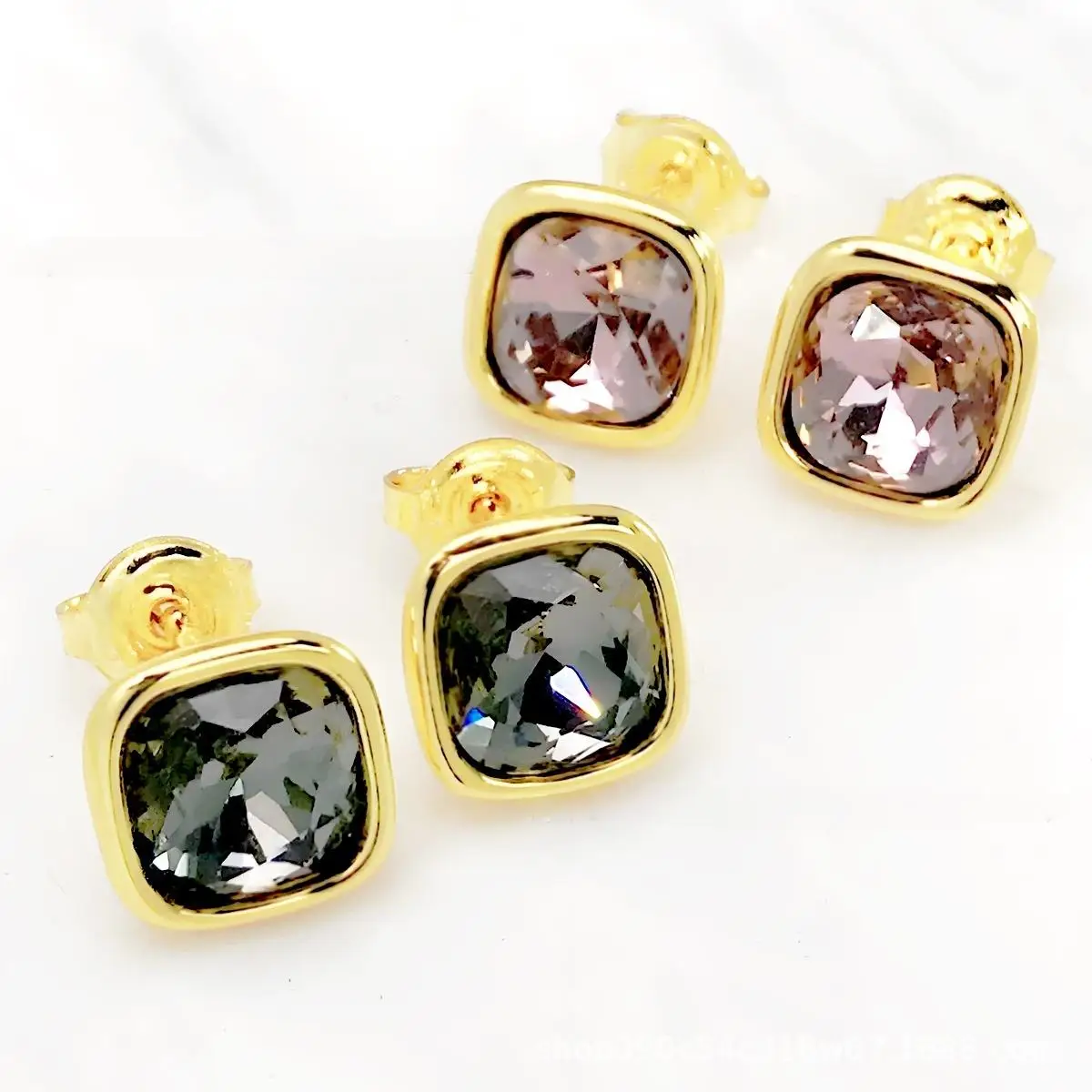 2025 summer beautiful and elegant socialite style gold silver colored square crystal earrings women's jewelry accessories
2025 summer beautiful and elegant socialite style gold silver colored square crystal earrings women's jewelry accessories