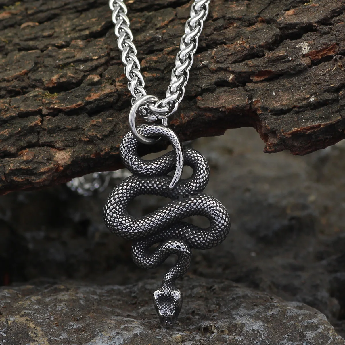 Punk Hip-hop Stainless Steel Snake Pendant Necklace for Men Fashion Charm Jewelry Necklace Pendant Personalized Gift Wholesale
Punk Hip-hop Stainless Steel Snake Pendant Necklace for Men Fashion Charm Jewelry Necklace Pendant Personalized Gift Wholesale