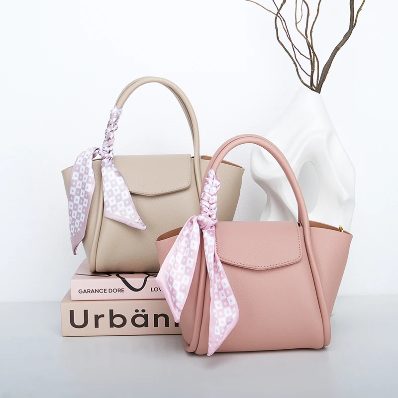2023 New Hot Selling Summer Fashion PU Shoulder Bag High Quality New Large Capacity Fashion Versatile Western Casual Handbag
2023 New Hot Selling Summer Fashion PU Shoulder Bag High Quality New Large Capacity Fashion Versatile Western Casual Handbag
