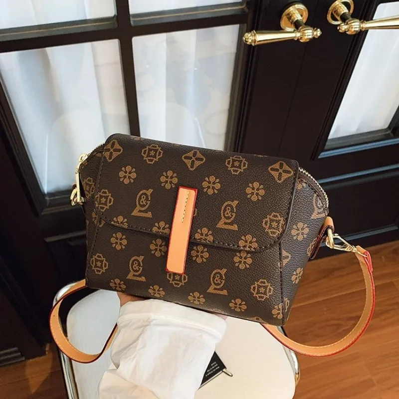 Luxury Brand Diaper Bag For Women Leather Shoulder Shopper Bag Elegant Commuter Fashionable Large Capacity Clutch
Luxury Brand Diaper Bag For Women Leather Shoulder Shopper Bag Elegant Commuter Fashionable Large Capacity Clutch