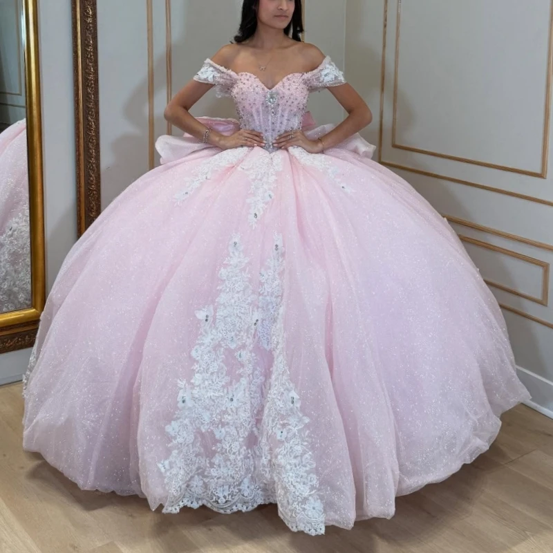Pink Shiny Quinceanera Dresses Ball Gown Off The Shoulder Applique Lace Beads Bow Corset Tull Sweet 16 Dress Vestidos 15 De Anos
Pink Shiny Quinceanera Dresses Ball Gown Off The Shoulder Applique Lace Beads Bow Corset Tull Sweet 16 Dress Vestidos 15 De Anos