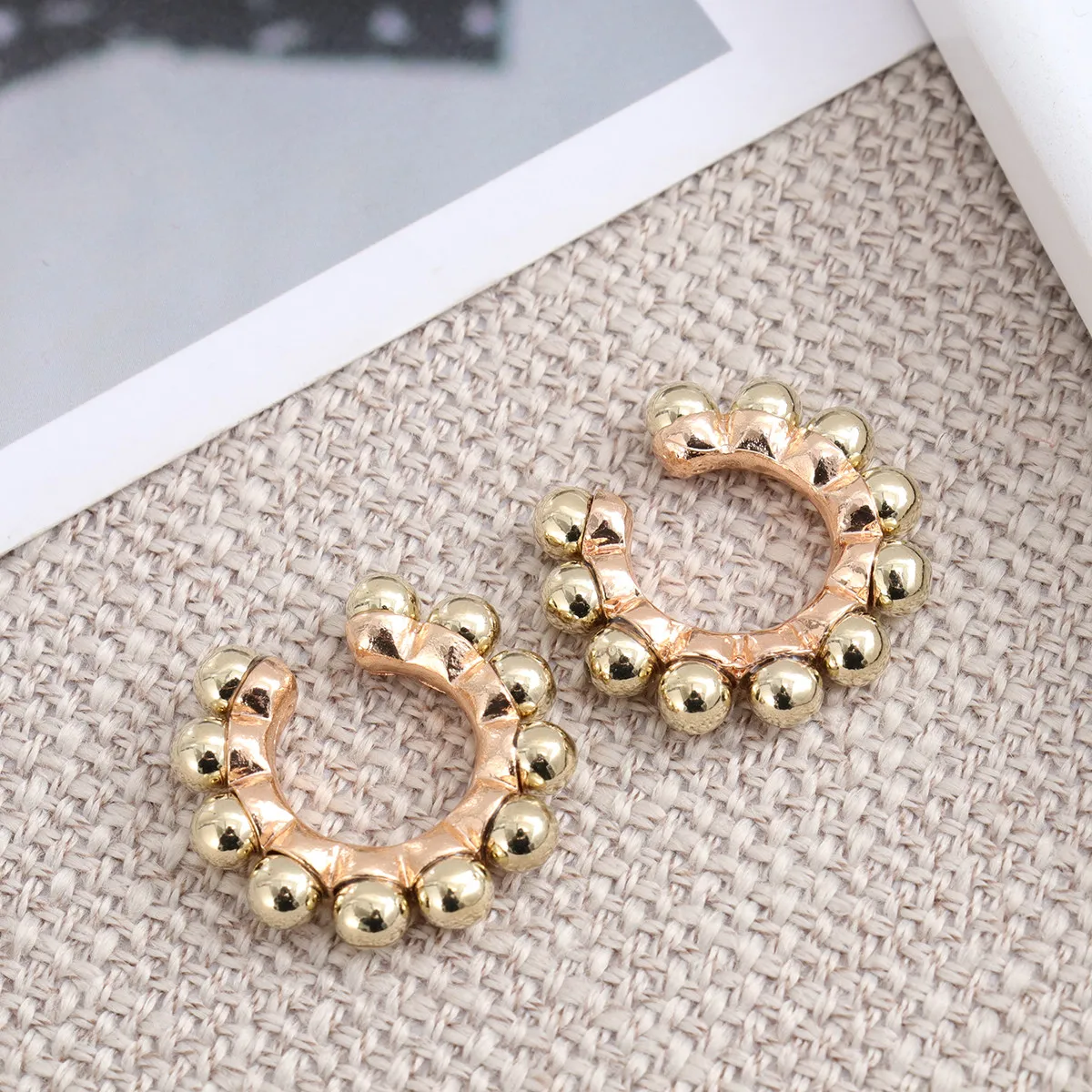 Pearl Ear Clips Alloy Durable Simple Small Ear Clip for Women Travel Shopping Elegant Earrings Sweet Earrings
Pearl Ear Clips Alloy Durable Simple Small Ear Clip for Women Travel Shopping Elegant Earrings Sweet Earrings
