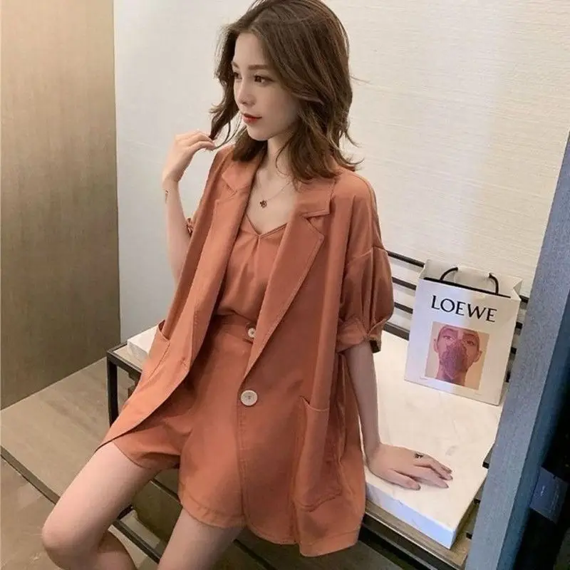 2023 Summer New Arrival Korean Edition Professional Fashionable Small Man Set Women's Suspender Suit Shorts Three Piece Set
2023 Summer New Arrival Korean Edition Professional Fashionable Small Man Set Women's Suspender Suit Shorts Three Piece Set