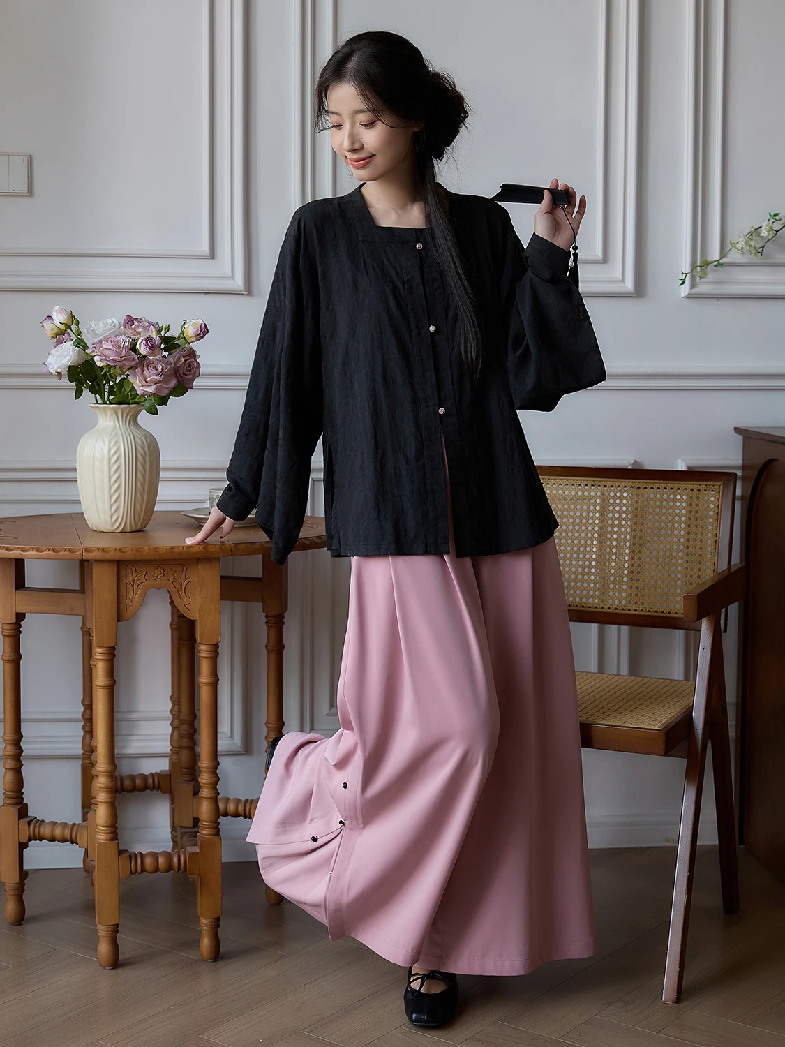 Spring 2026 New Style Women's Song Dynasty Pantsuit Hanfu Set Traditional Chinese Culture Clothing Set Silk Material
Spring 2026 New Style Women's Song Dynasty Pantsuit Hanfu Set Traditional Chinese Culture Clothing Set Silk Material