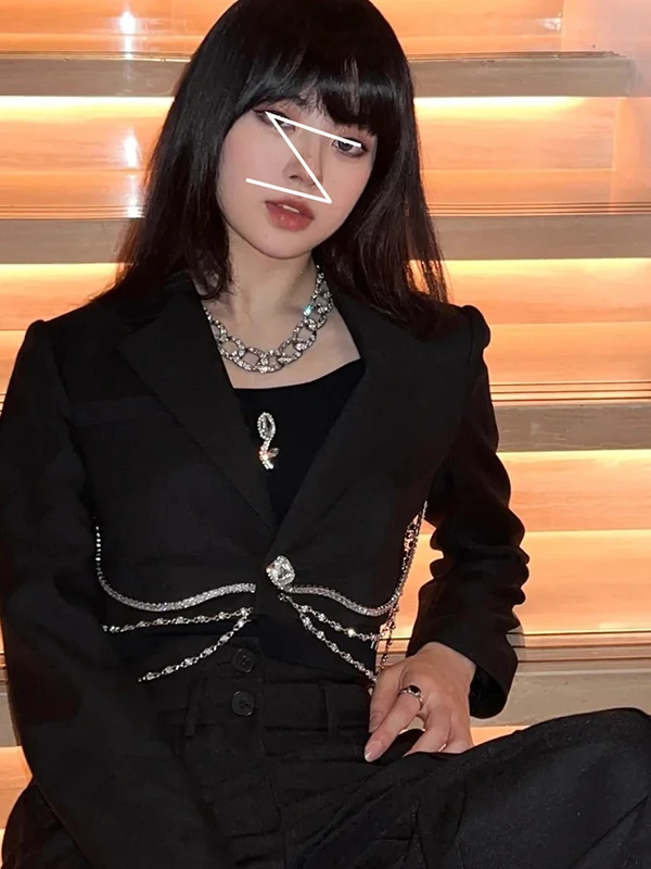 Sexy Design Diamond Embellished Heavy Duty Nail Drill Chain Waist Cinched Short Jacket Women's Business Suit Slimming Short Coat
Sexy Design Diamond Embellished Heavy Duty Nail Drill Chain Waist Cinched Short Jacket Women's Business Suit Slimming Short Coat