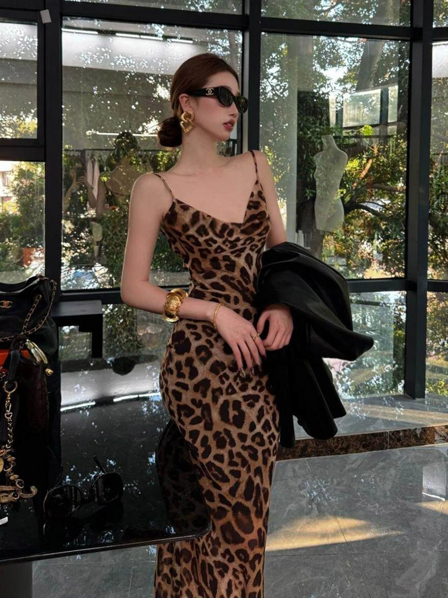 Sexy Leopard Print Backless Strap Dress Women's Summer Inner High Waist Slim Fit Long Skirt City Walk Party Korean Style
Sexy Leopard Print Backless Strap Dress Women's Summer Inner High Waist Slim Fit Long Skirt City Walk Party Korean Style