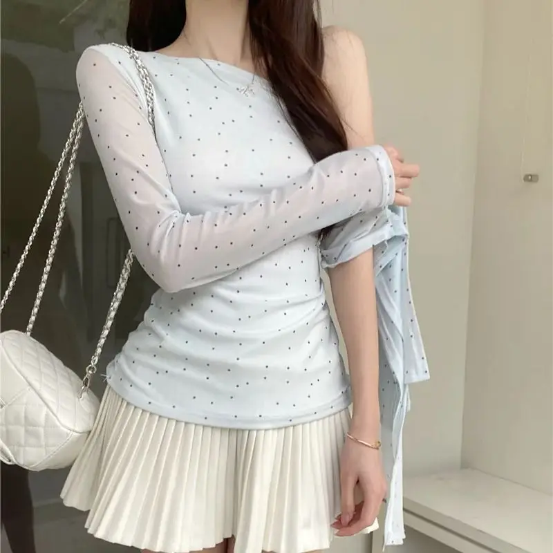 Pure sexy sexy slanted shoulder strap design slim hot girl celebrity polka dot long-sleeved T-shirt women's top 
Pure sexy sexy slanted shoulder strap design slim hot girl celebrity polka dot long-sleeved T-shirt women's top