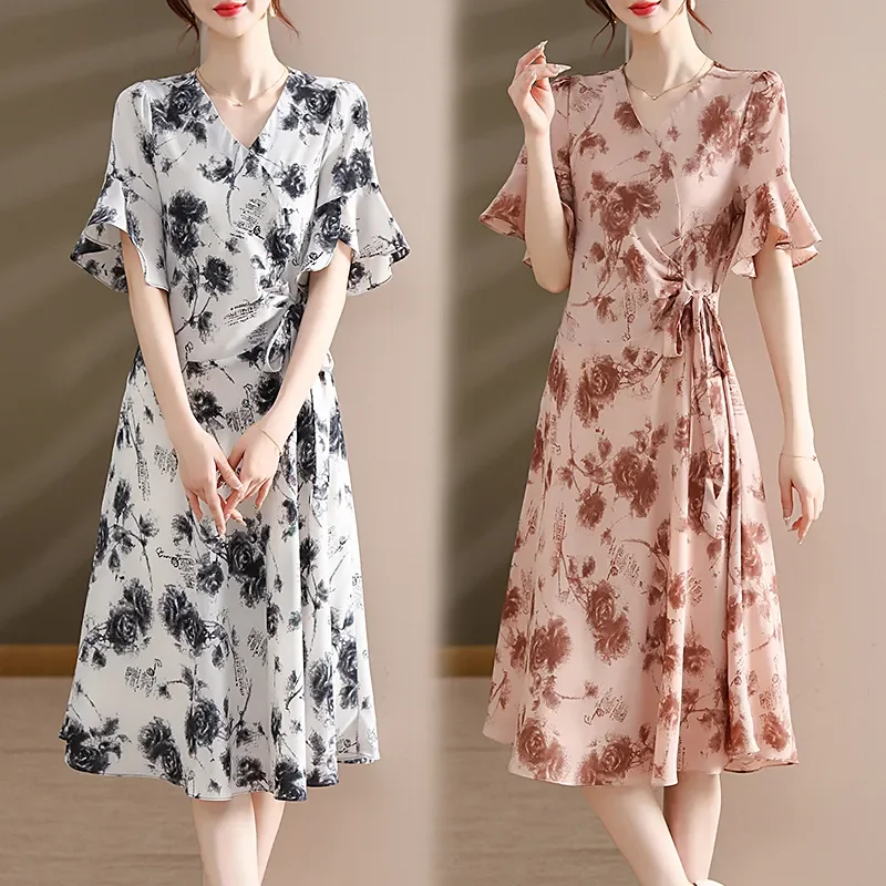 Elegant V-Neck Chiffon Midi Dress with Black and White Ink Rose Print, Ruffled Sleeves and Self-Tie Waist for Women
Elegant V-Neck Chiffon Midi Dress with Black and White Ink Rose Print, Ruffled Sleeves and Self-Tie Waist for Women