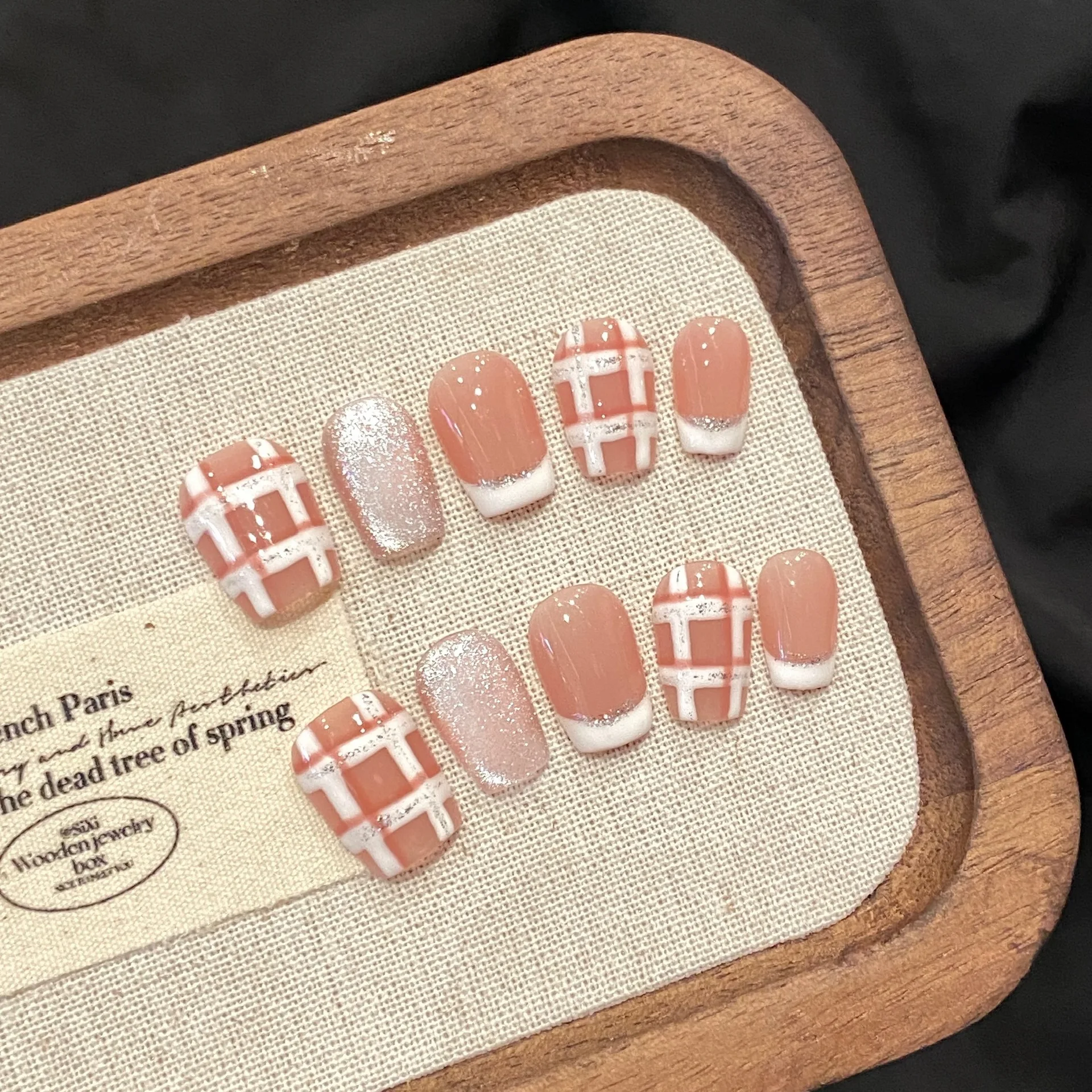 10Pcs French Handmade Press on Nails Cat Eye Design Shiny Short Nude Pink Color Ballet Fake Nails Wearable Manicure Tip
10Pcs French Handmade Press on Nails Cat Eye Design Shiny Short Nude Pink Color Ballet Fake Nails Wearable Manicure Tip