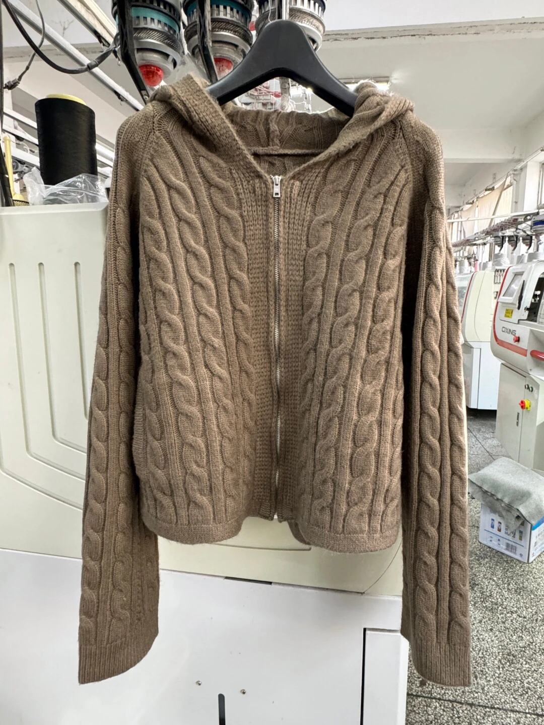 Korean Sle Wool Blend Knitted Cardigan Women's Thiened Long Sve Zipper Closure Color Casual Comfortable Sweater
Korean Sle Wool Blend Knitted Cardigan Women's Thiened Long Sve Zipper Closure Color Casual Comfortable Sweater