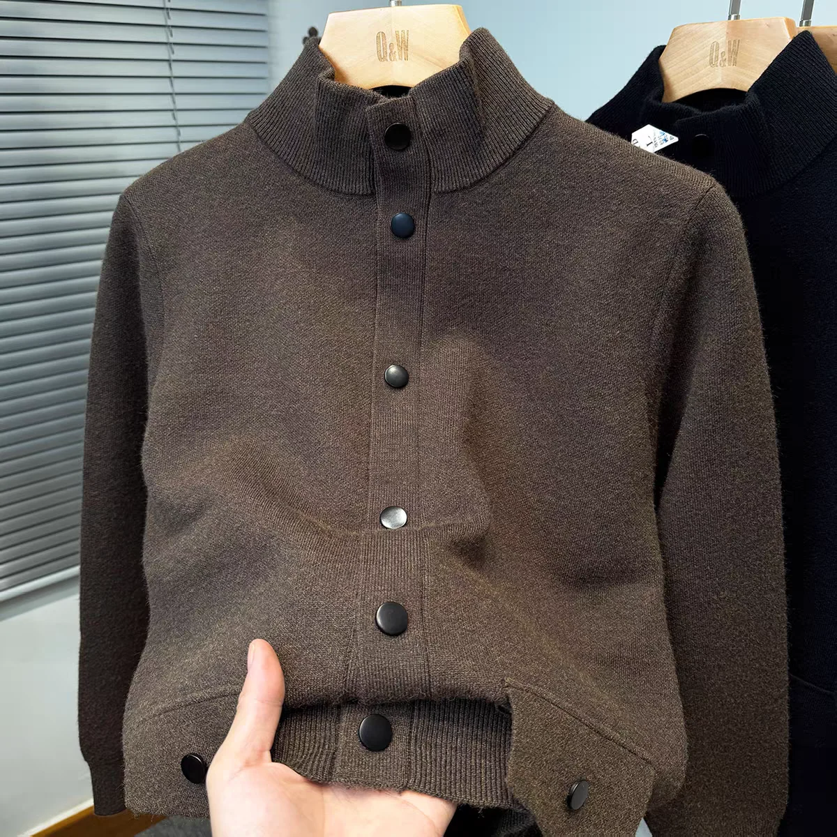 High Quality Luxury Men's Knitted Cardigan Korean Style Personality Stand Collar Button Pocket Warm Coat Youth Casual New Jacket
High Quality Luxury Men's Knitted Cardigan Korean Style Personality Stand Collar Button Pocket Warm Coat Youth Casual New Jacket