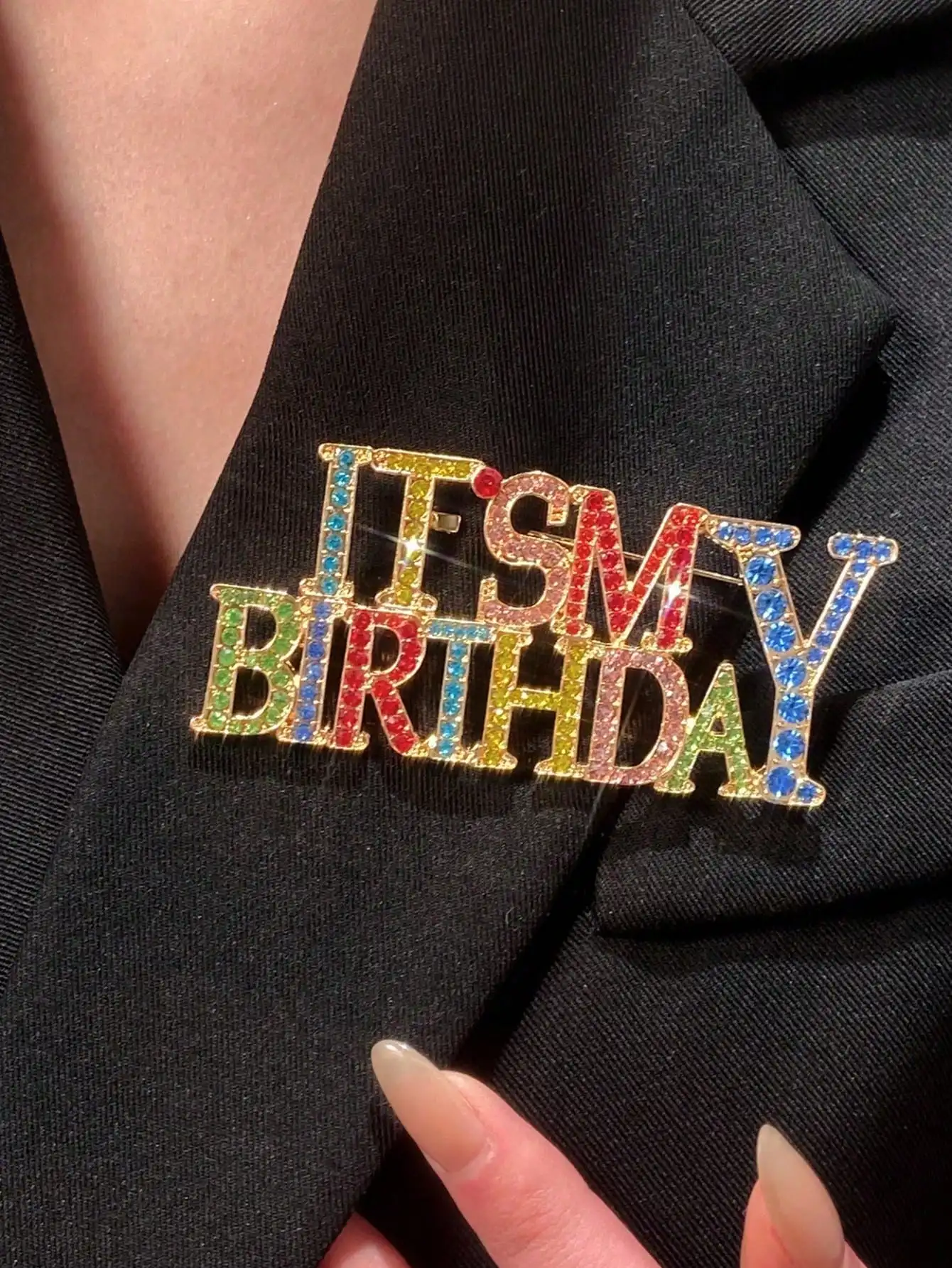 Luxury 'It's My Birthday' Rhinestone Brooch Lapel Pin For Women Party Accessory
Luxury 'It's My Birthday' Rhinestone Brooch Lapel Pin For Women Party Accessory