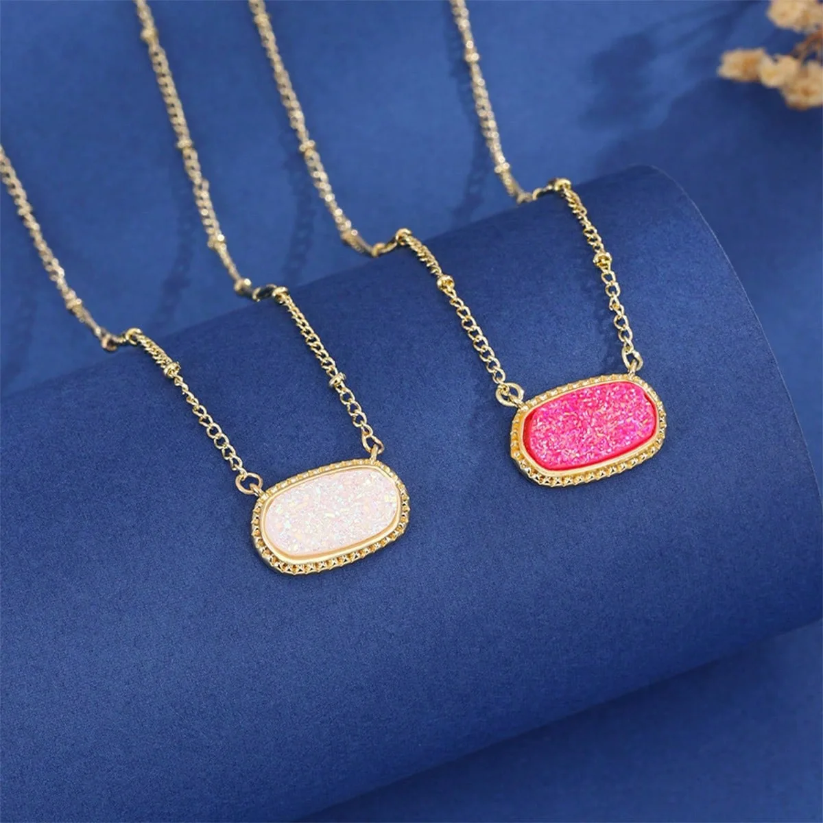 Oval imitation crystal cluster collarbone chain necklace women's European and American hot sale fashion versatile
Oval imitation crystal cluster collarbone chain necklace women's European and American hot sale fashion versatile
