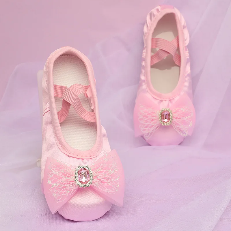New Children's Dance Shoes Girl Practice Ballet Body Performance Dancing Soft Sole Cute Bow Accessories Ballerina Flats
New Children's Dance Shoes Girl Practice Ballet Body Performance Dancing Soft Sole Cute Bow Accessories Ballerina Flats