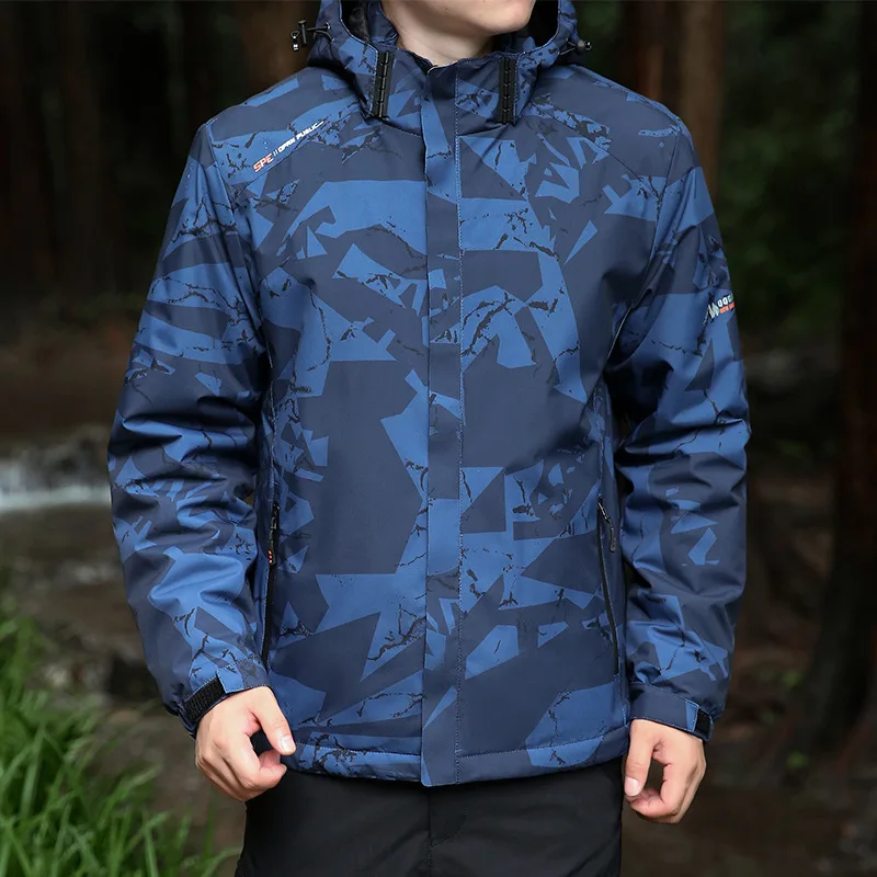 Осенняя новая высококачественная мужская куртка, повседневная уличная съемная шапка, ветрозащитная камуфляжная куртка
Осенняя новая высококачественная мужская куртка, повседневная уличная съемная шапка, ветрозащитная камуфляжная куртка