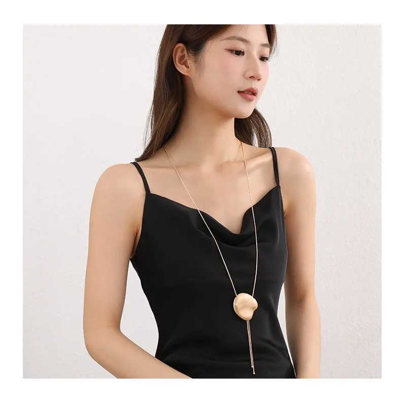 Brushed New Pendant Necklace Niche High-end Alloy Women's Fashion Fringed Sweater Chain
Brushed New Pendant Necklace Niche High-end Alloy Women's Fashion Fringed Sweater Chain
