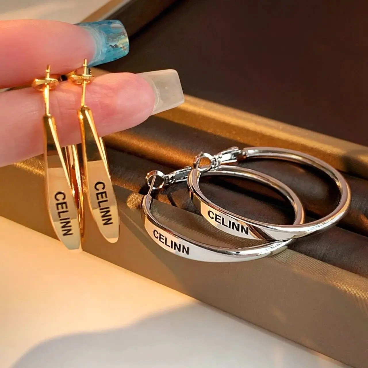 2026 New Classic Luxury Designer Engraved Circular Earrings for Ladies - Fashionable Waterproof Large Round Earrings
2026 New Classic Luxury Designer Engraved Circular Earrings for Ladies - Fashionable Waterproof Large Round Earrings
