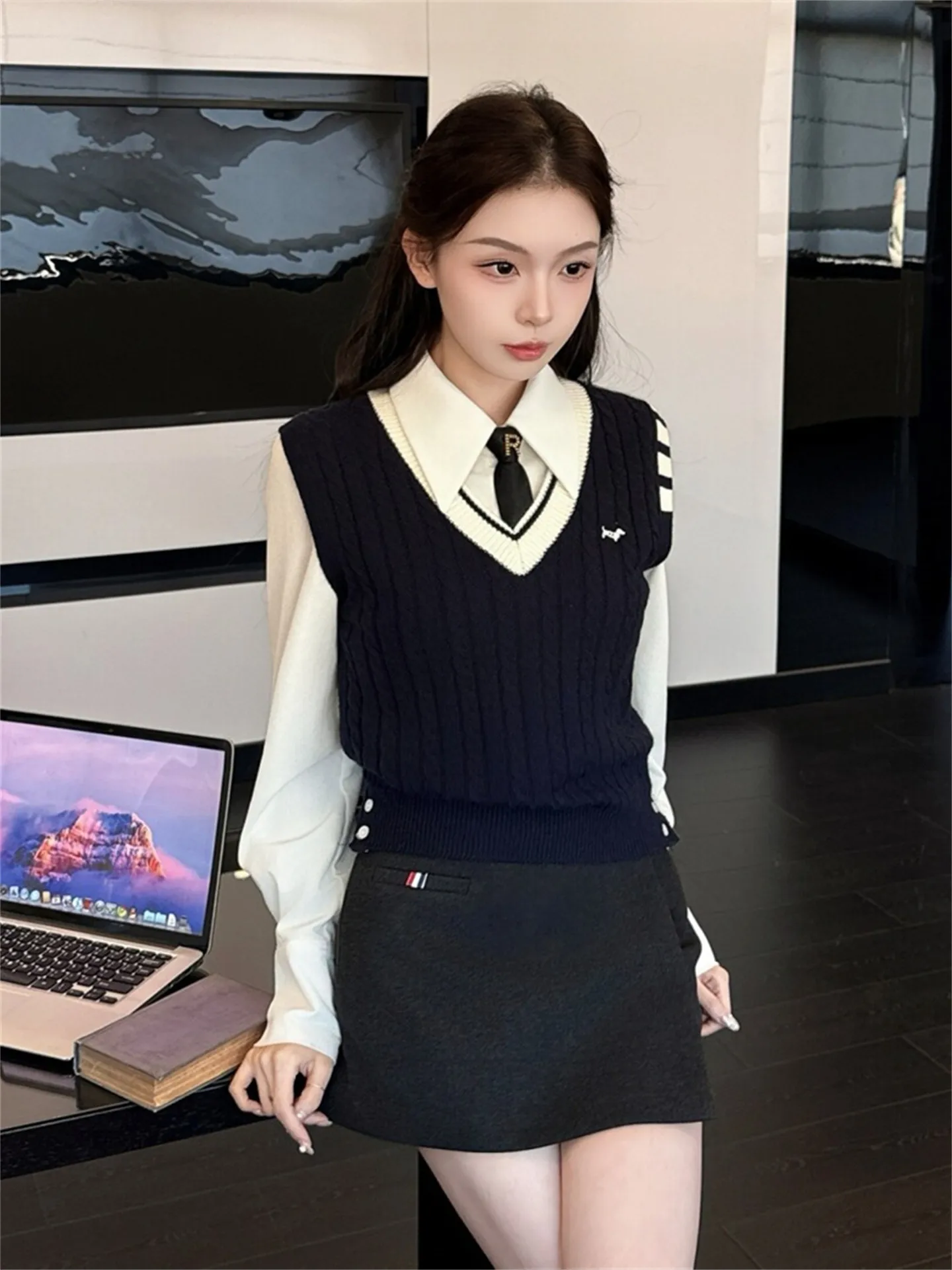 Comfortable College Style Women's Suit Set Spring High Waist Skirt Long Sleeve Shirt Cardigan Fashionable Ageless Ensemble
Comfortable College Style Women's Suit Set Spring High Waist Skirt Long Sleeve Shirt Cardigan Fashionable Ageless Ensemble