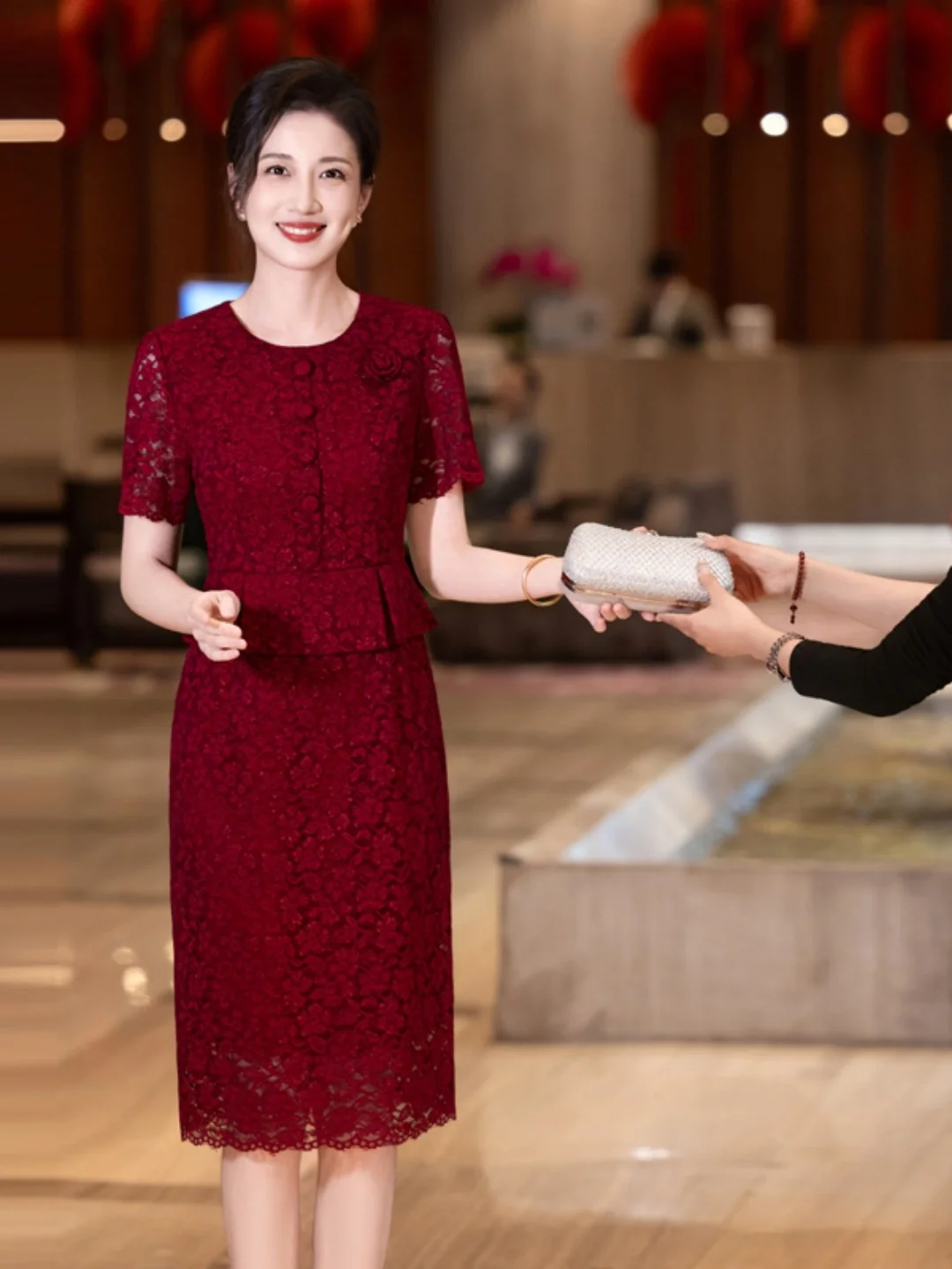 Retro Style Lace Wedding Dress for Elderly Women Spring 2026 New Arrival Elegant And Maternity Celebration Outfit
Retro Style Lace Wedding Dress for Elderly Women Spring 2026 New Arrival Elegant And Maternity Celebration Outfit