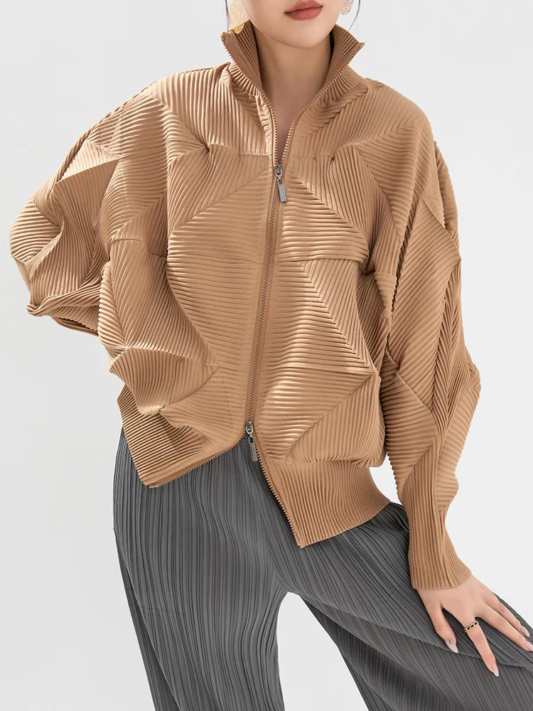 Miyake Style Pleated Loose Jacket – Elegant Fashion Batwing Sleeve, Handmade Puff Detail, Zipper Cardigan for Women【20240510】
Miyake Style Pleated Loose Jacket – Elegant Fashion Batwing Sleeve, Handmade Puff Detail, Zipper Cardigan for Women【20240510】