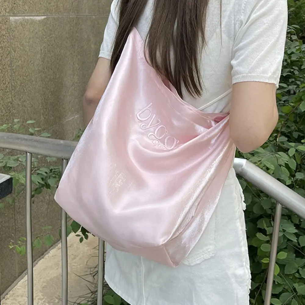 Letter Embroidery Satin Tote Bag Solid Color Large Capacity Simple Shoulder Bag Fashion Design Handheld Bag
Letter Embroidery Satin Tote Bag Solid Color Large Capacity Simple Shoulder Bag Fashion Design Handheld Bag