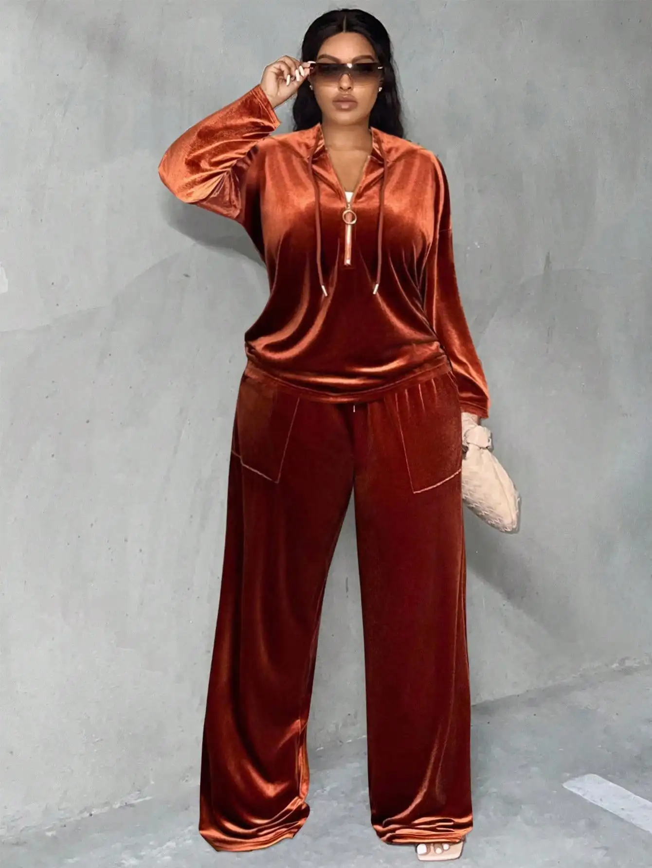 Велюровый комплект из 2 предметов больших размеров: худи и брюки с широкими штанинами, коричневый повседневный домашний костюм для осени/зимы
Велюровый комплект из 2 предметов больших размеров: худи и брюки с широкими штанинами, коричневый повседневный домашний костюм для осени/зимы