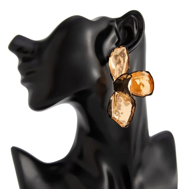 Metal irregular Pleated Petal Earrings for Women Europe And America Personality Exaggerated Party Jewelry Commuting Accessories
Metal irregular Pleated Petal Earrings for Women Europe And America Personality Exaggerated Party Jewelry Commuting Accessories
