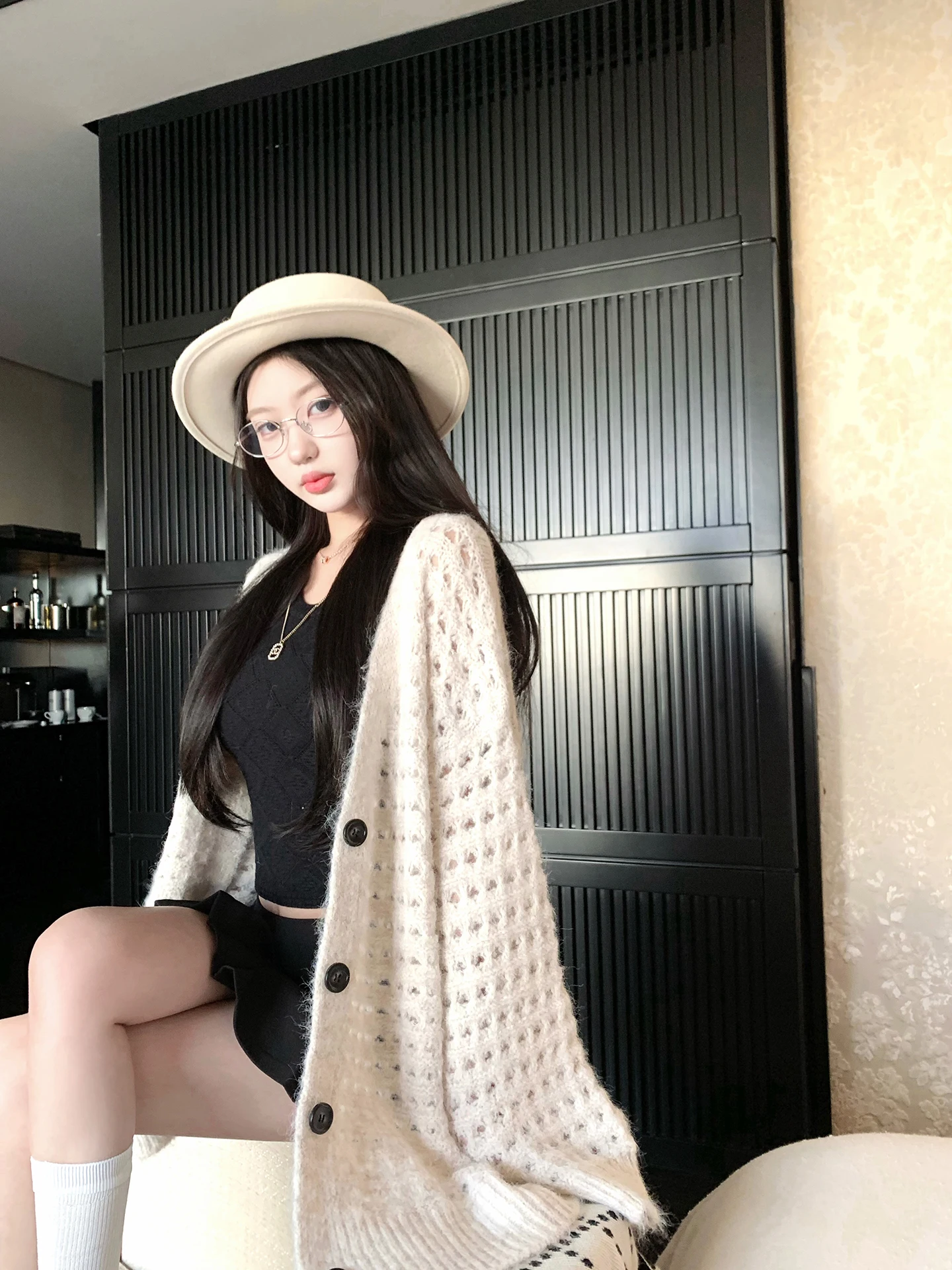 Женский свободный вязаный шерстяной кардиган с V-образным вырезом и длинными рукавами, повседневная модная верхняя одежда, осенняя новинка, в стиле Hebe Lazy
Женский свободный вязаный шерстяной кардиган с V-образным вырезом и длинными рукавами, повседневная модная верхняя одежда, осенняя новинка, в стиле Hebe Lazy