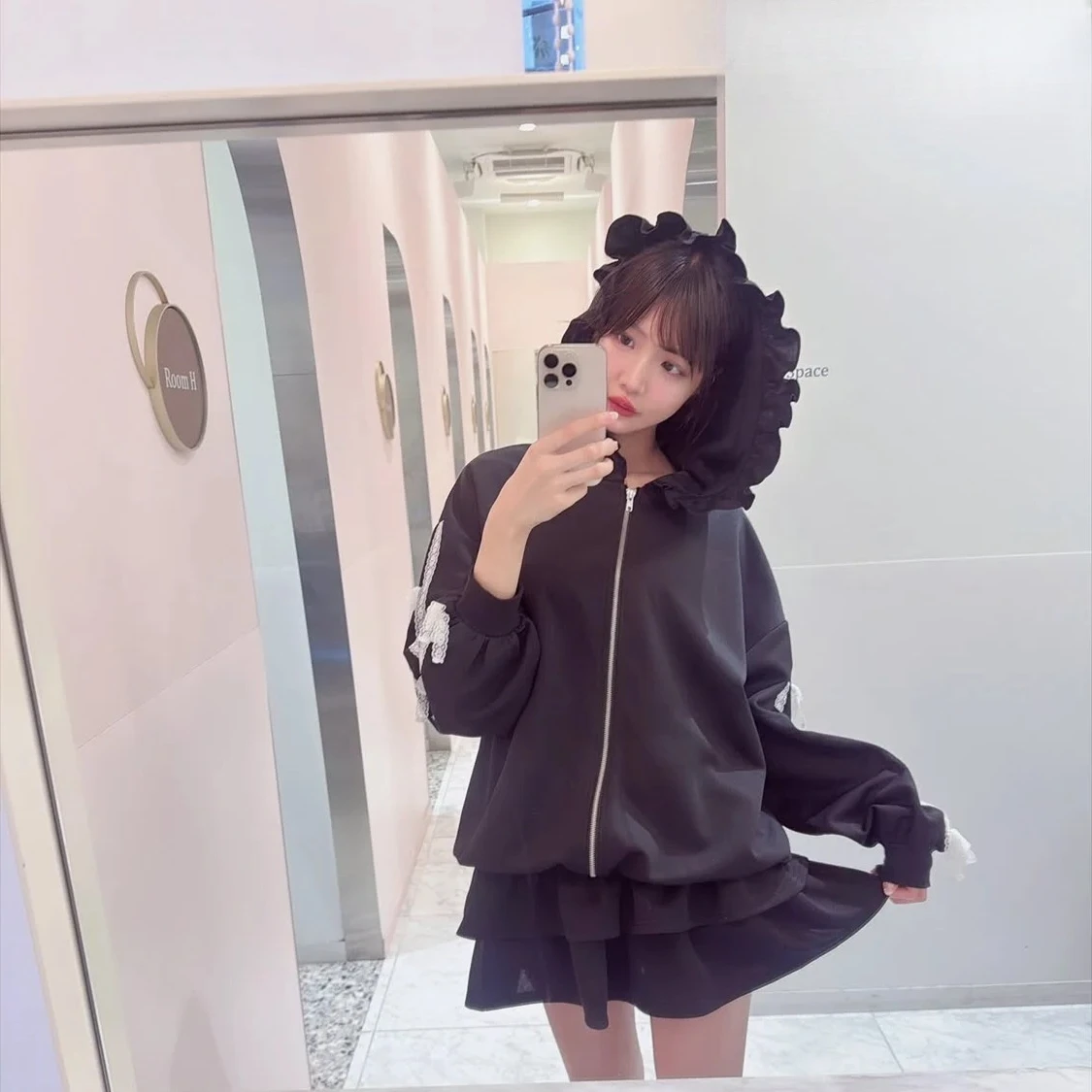 Оригинальная кружевная толстовка с капюшоном в японском стиле, кружевная толстовка с длинными рукавами и молнией с бантом, куртка и короткая юбка-тортик
Оригинальная кружевная толстовка с капюшоном в японском стиле, кружевная толстовка с длинными рукавами и молнией с бантом, куртка и короткая юбка-тортик