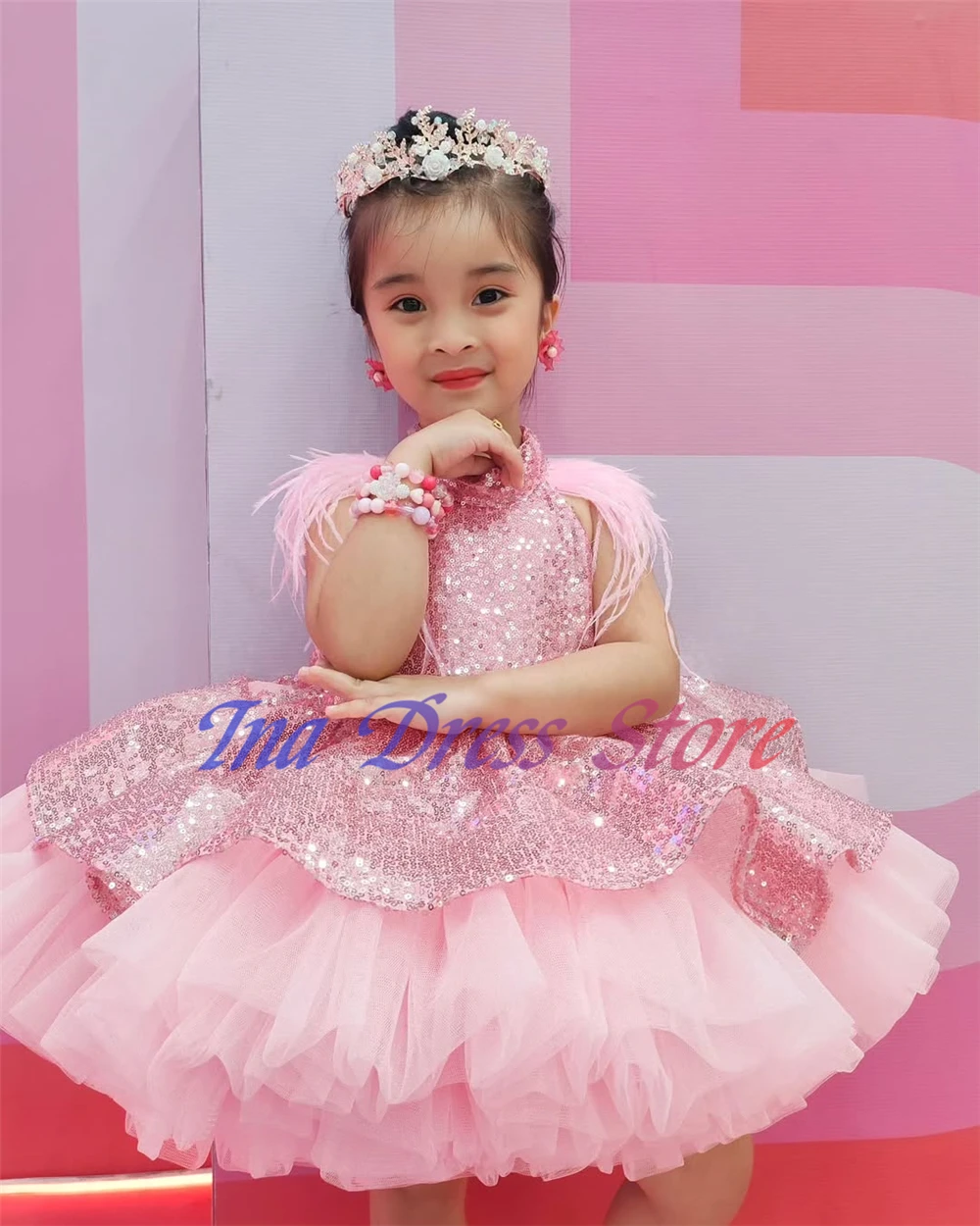 Lovely Quality Flower Girl Dress Pink Tulle Fluffy Wedding Ball Dresses Sequin Feathers Princess Kids Birthday Party Gowns
Lovely Quality Flower Girl Dress Pink Tulle Fluffy Wedding Ball Dresses Sequin Feathers Princess Kids Birthday Party Gowns