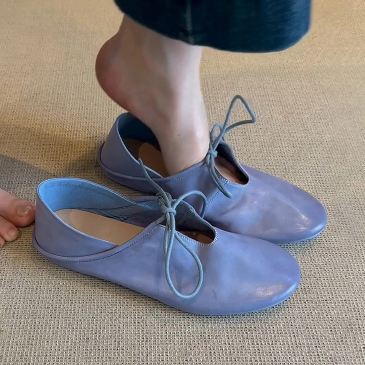 2026 Early Spring New Women Retro Soft Leather Flat Shoes Lace Up Hollow Out Round Toe Dual Wear Slip Casual Ladies Dress Shoes
2026 Early Spring New Women Retro Soft Leather Flat Shoes Lace Up Hollow Out Round Toe Dual Wear Slip Casual Ladies Dress Shoes